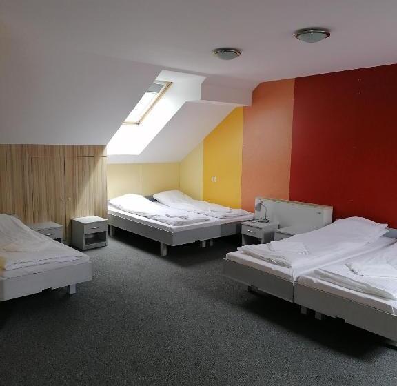 הוסטל Elemels Planet