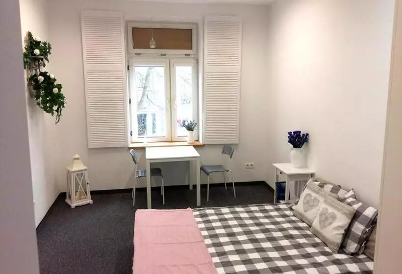 هاستل Master Corner Apartment