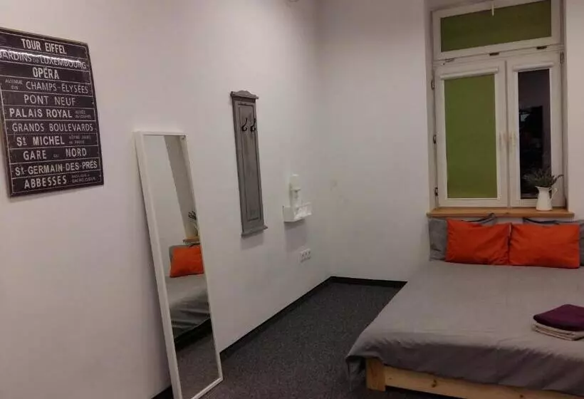 هاستل Master Corner Apartment