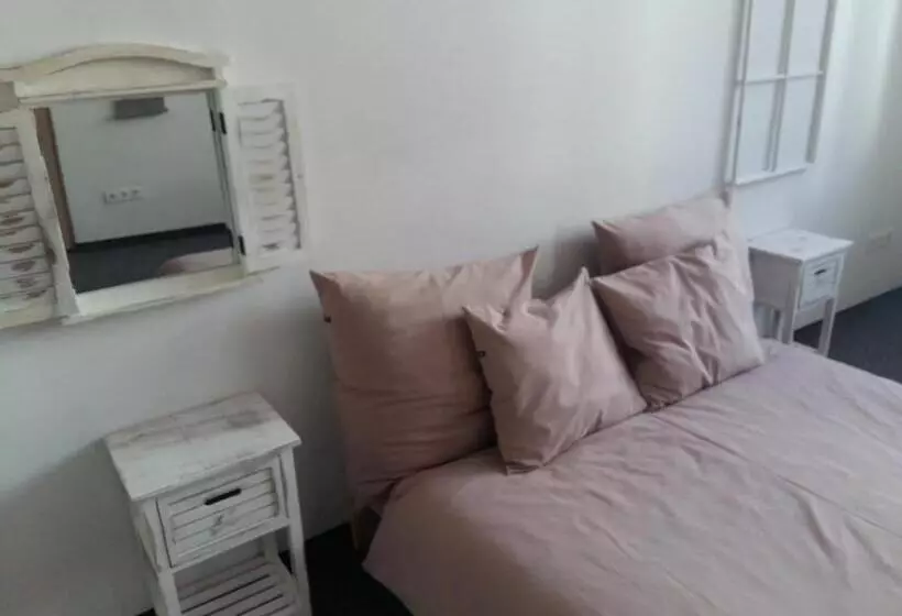 هاستل Master Corner Apartment