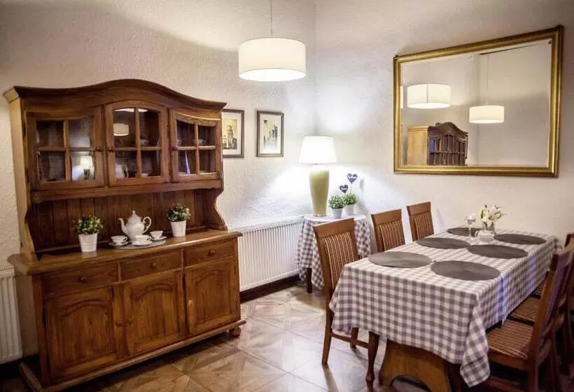 Retkeilymaja Zajazd Boryna