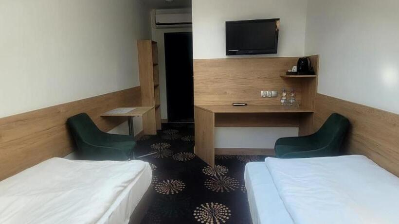 호스텔 Zajazd Pod Gwiazdami