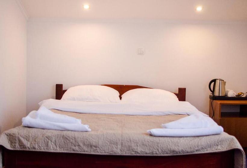 호스텔 Zajazd Pod Gwiazdami