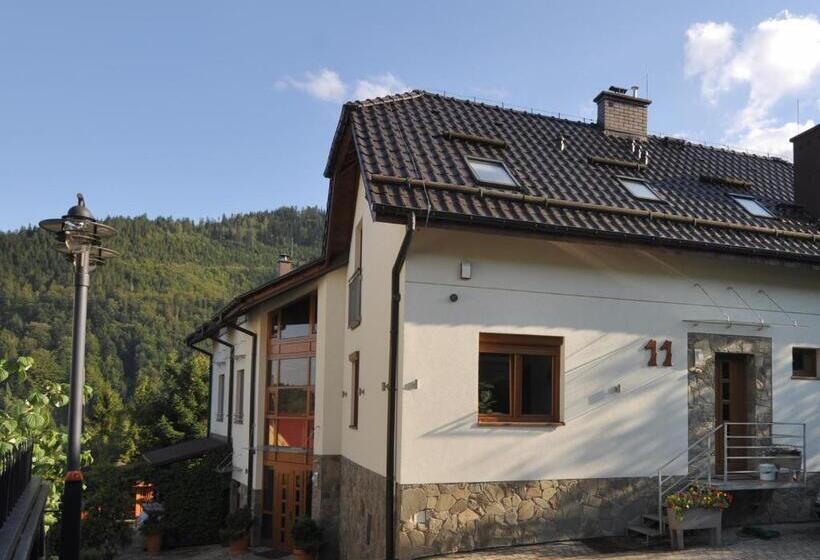 تختخواب و صبحانه Jaśminowe Ogrody