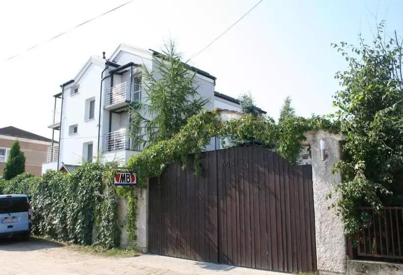 تختخواب و صبحانه Villa Mb