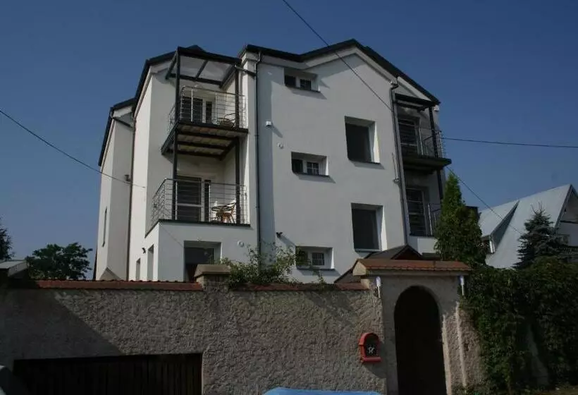 تختخواب و صبحانه Villa Mb
