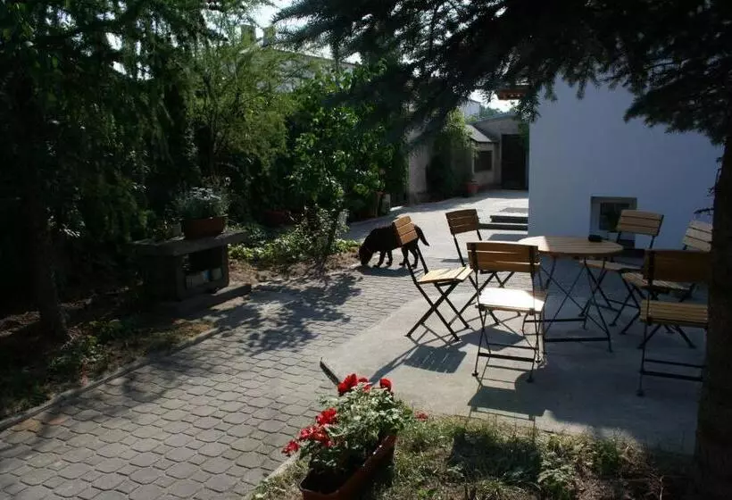 تختخواب و صبحانه Villa Mb
