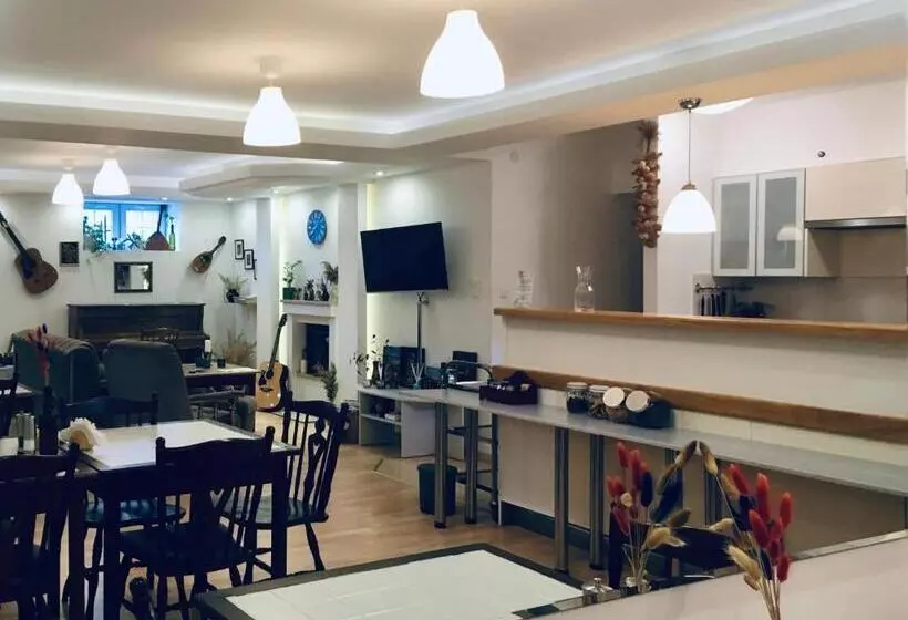 تختخواب و صبحانه Villa Mb