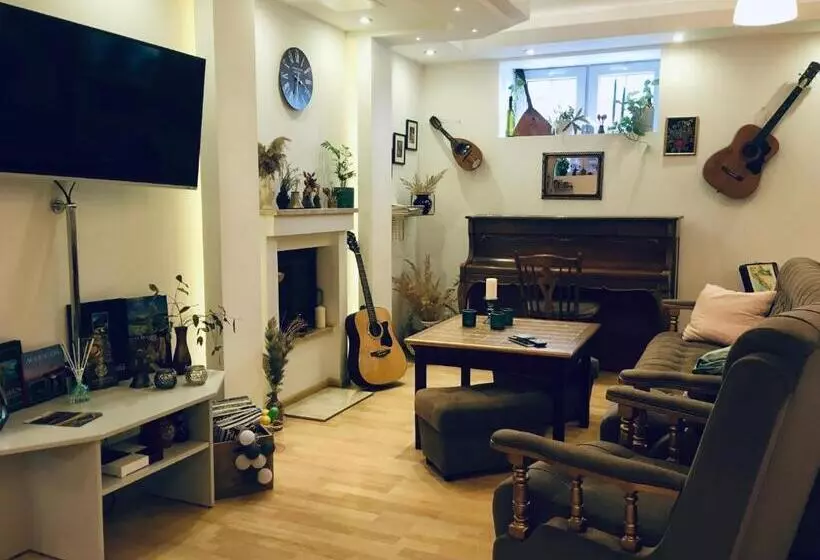 تختخواب و صبحانه Villa Mb