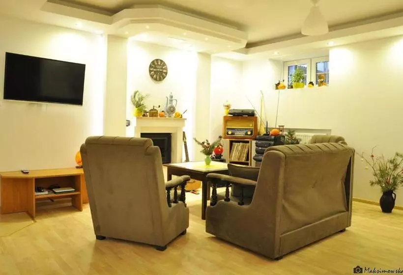 تختخواب و صبحانه Villa Mb