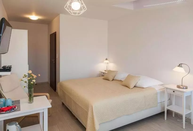 تختخواب و صبحانه Villa Mb