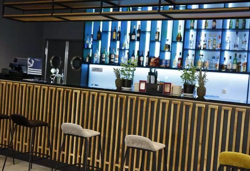 ホテル Robert's Port