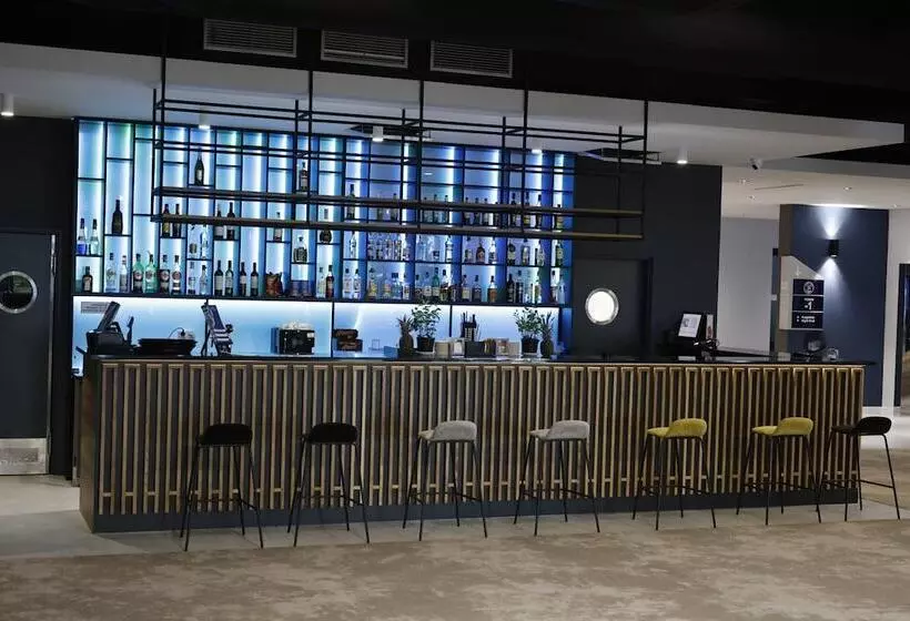 ホテル Robert's Port