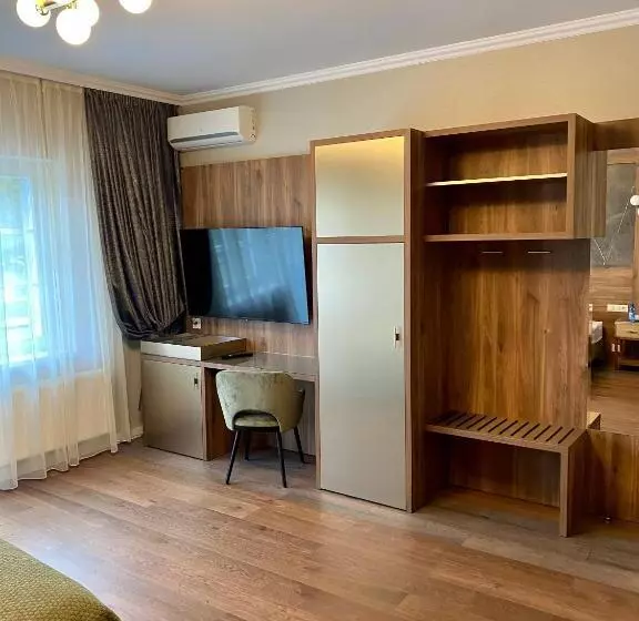 Pensjonat   Restauracja żółty Domek