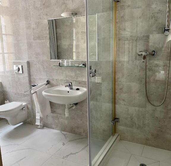 Pensjonat   Restauracja żółty Domek