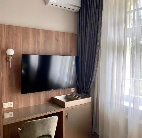 Pensjonat   Restauracja żółty Domek