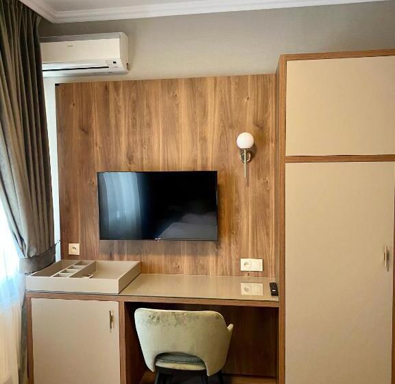 Pensjonat   Restauracja żółty Domek