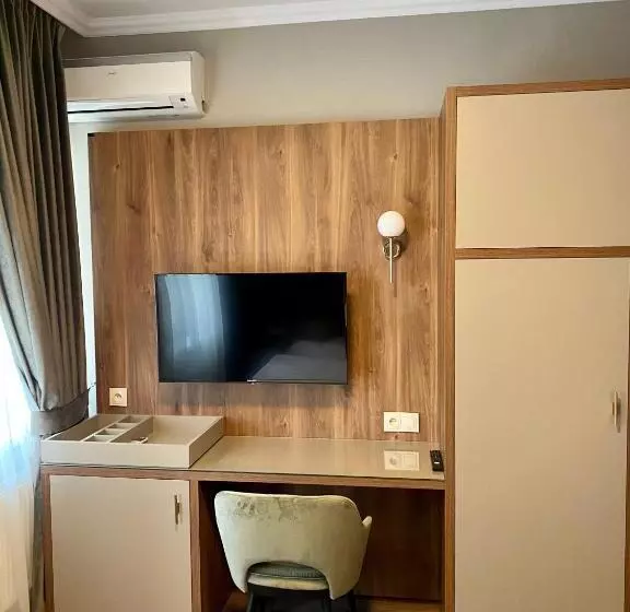 Pensjonat   Restauracja żółty Domek