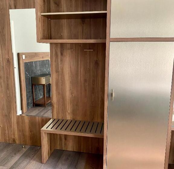 Pensjonat   Restauracja żółty Domek