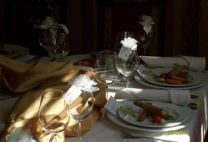 Pensjonat   Restauracja żółty Domek