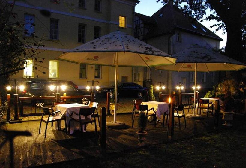 Pensjonat   Restauracja żółty Domek