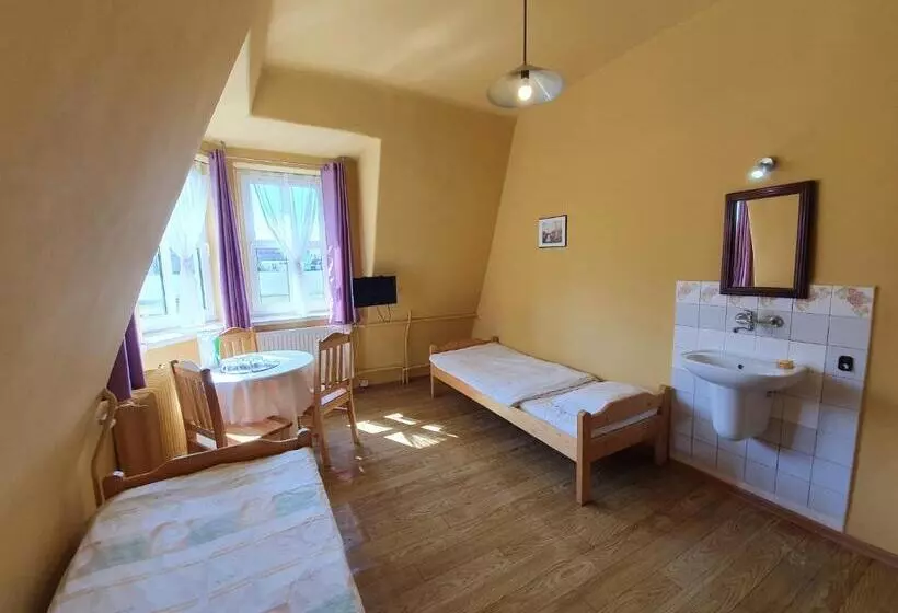 リゾートホテル Dom Turysty Pttk W Bielsku   Białej