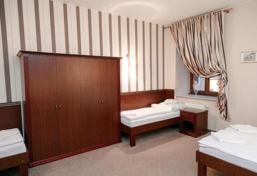 Rynek 6 Retro Pub & Hostel