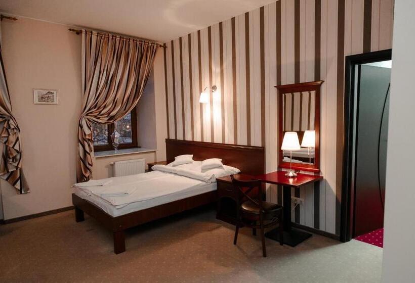 Rynek 6 Retro Pub & Hostel