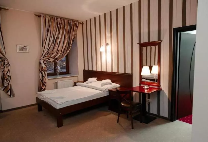 Rynek 6 Retro Pub & Hostel