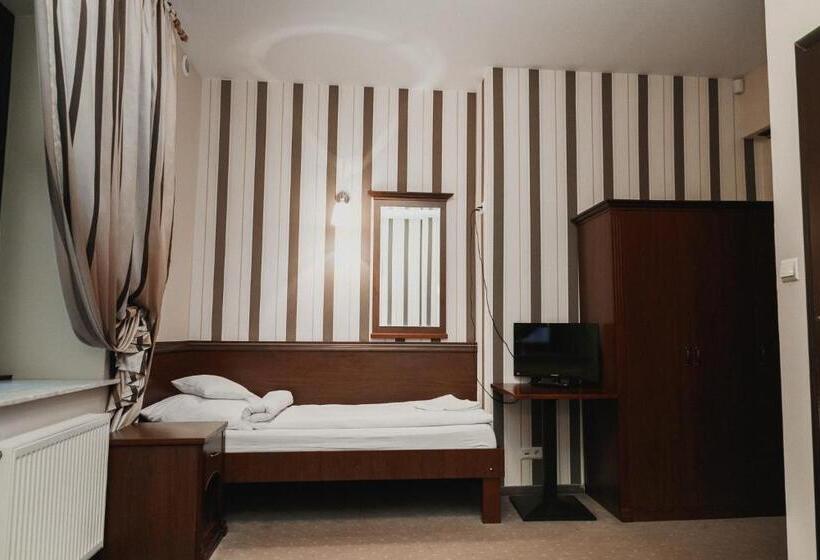 Rynek 6 Retro Pub & Hostel