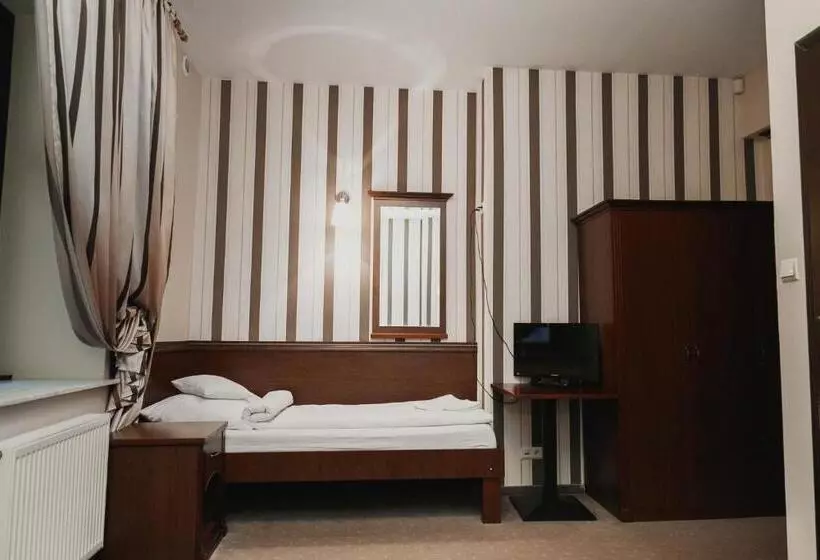 Rynek 6 Retro Pub & Hostel