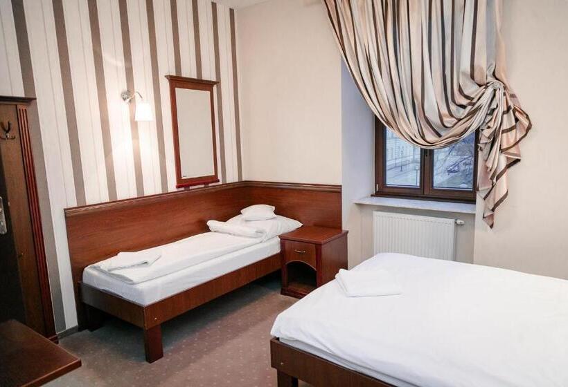 Rynek 6 Retro Pub & Hostel