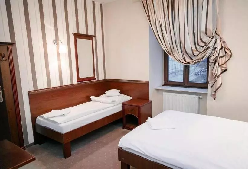 Rynek 6 Retro Pub & Hostel