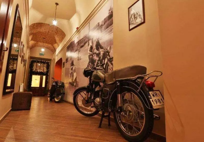 Rynek 6 Retro Pub & Hostel