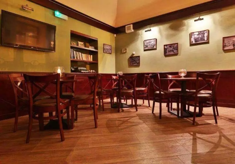 Rynek 6 Retro Pub & Hostel