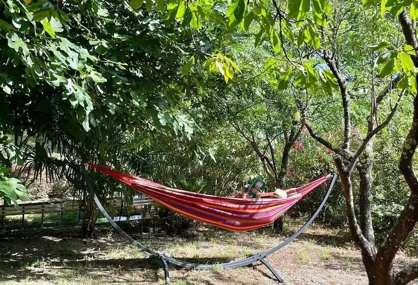 Aamiaismajoitus (B&B) L Oustaloise