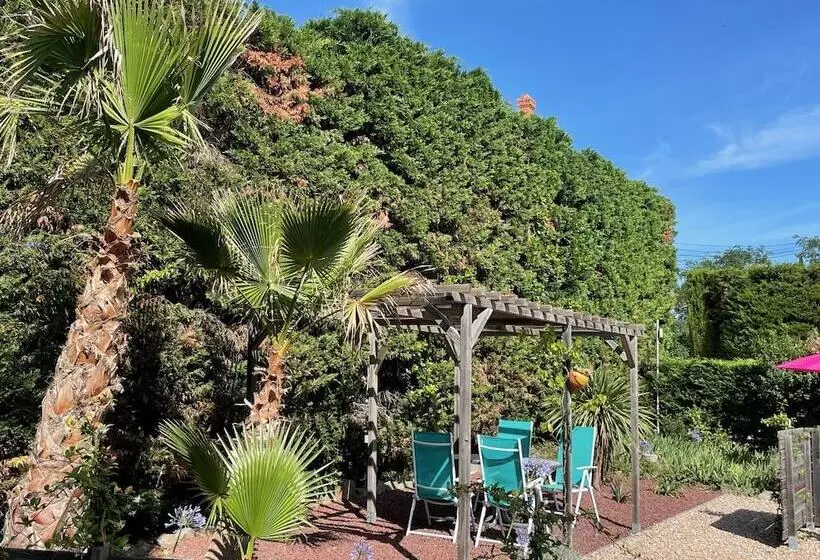 Aamiaismajoitus (B&B) L Oustaloise