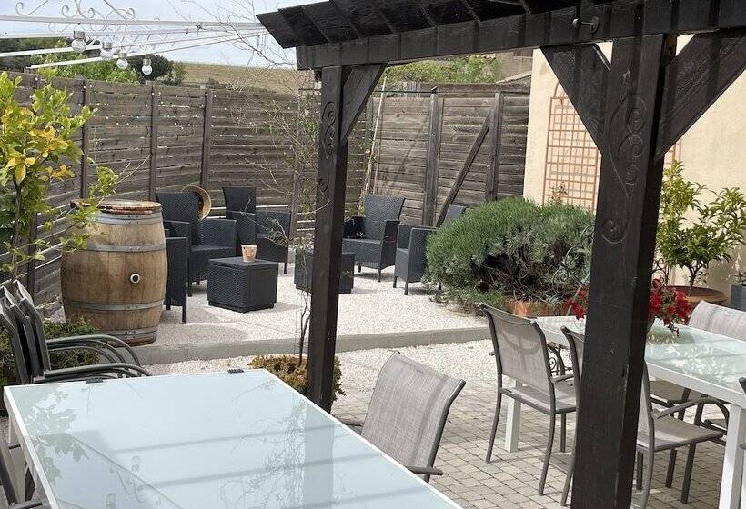 住宿加早餐  L Oustaloise