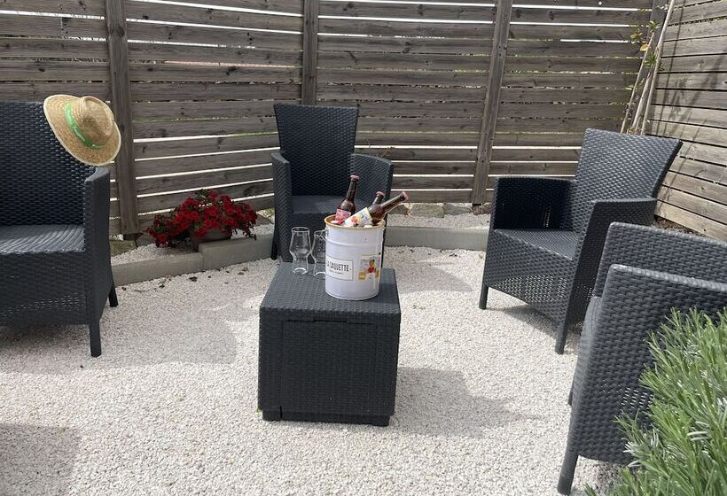 住宿加早餐  L Oustaloise