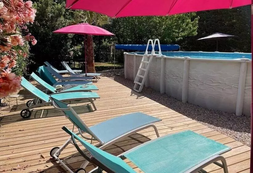 Aamiaismajoitus (B&B) L Oustaloise