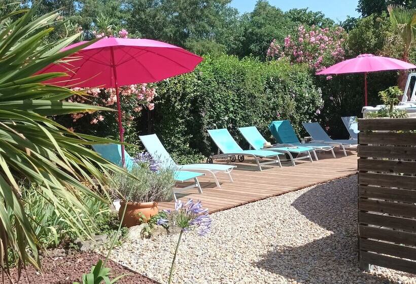 住宿加早餐  L Oustaloise