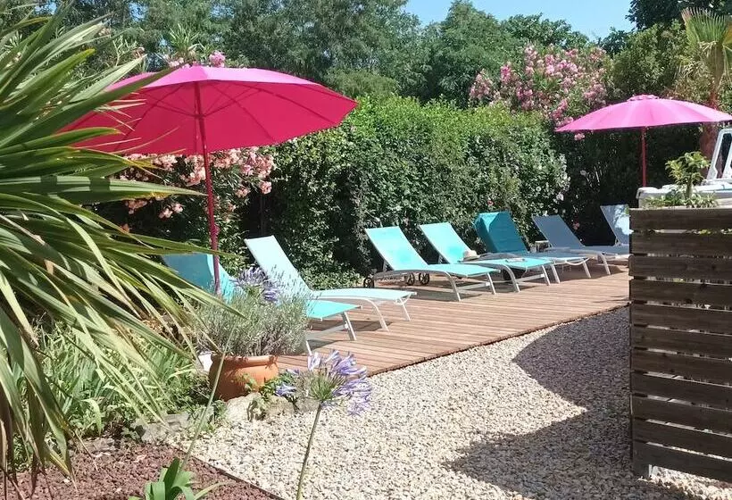 Aamiaismajoitus (B&B) L Oustaloise