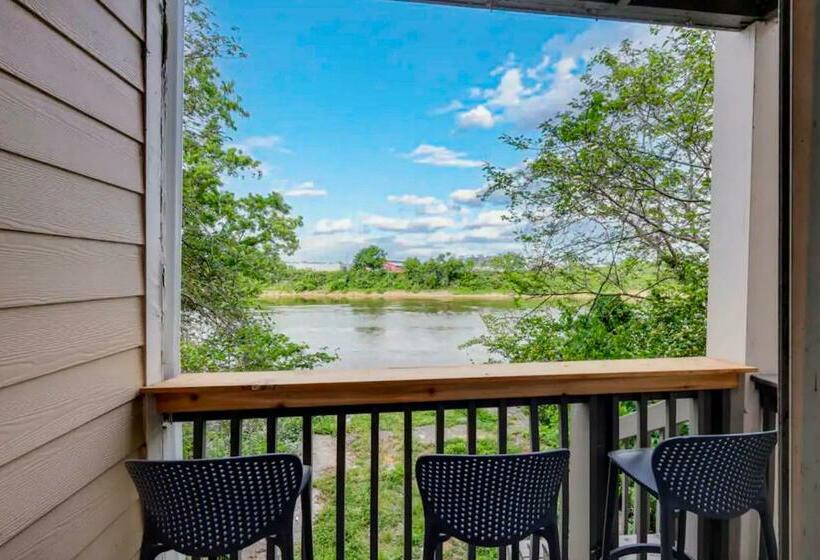 Отель The Cumberland Condo