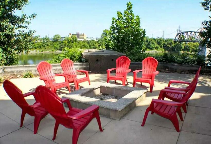 Отель The Cumberland Condo