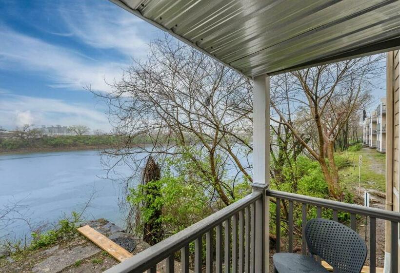 Отель The Cumberland Condo