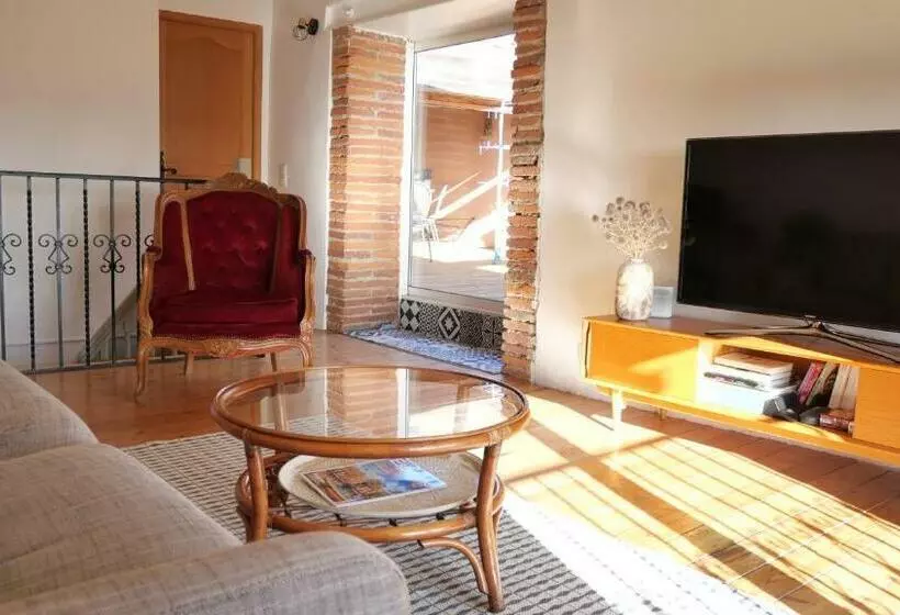 Aamiaismajoitus (B&B) Suite Privée, Salon Et Terrasse Chez L Habitant Dans Une Maison De Village De Charme