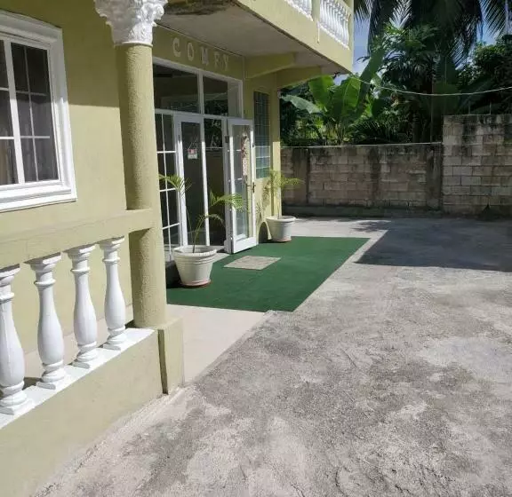 پانسیون Comfy Guest Rooms