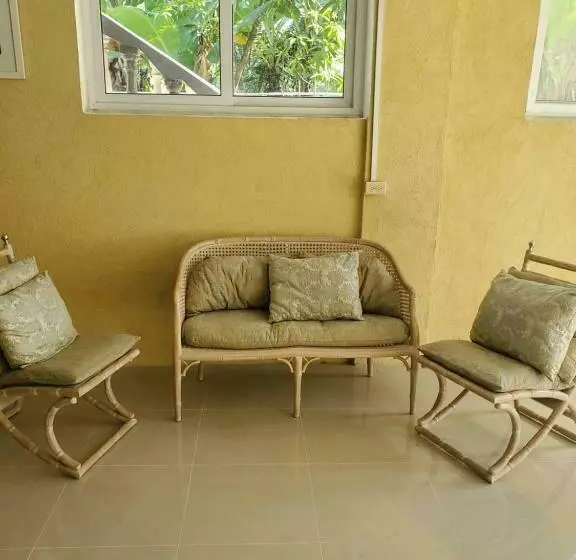 پانسیون Comfy Guest Rooms