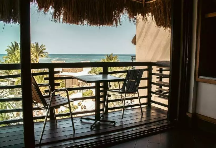 Beautiful Oceanfront Penthouse With Private Pool