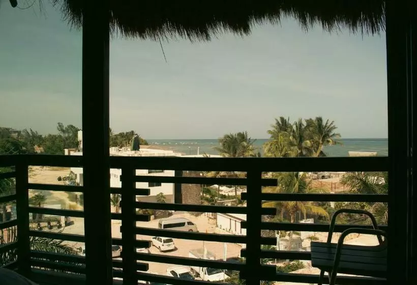 Beautiful Oceanfront Penthouse With Private Pool